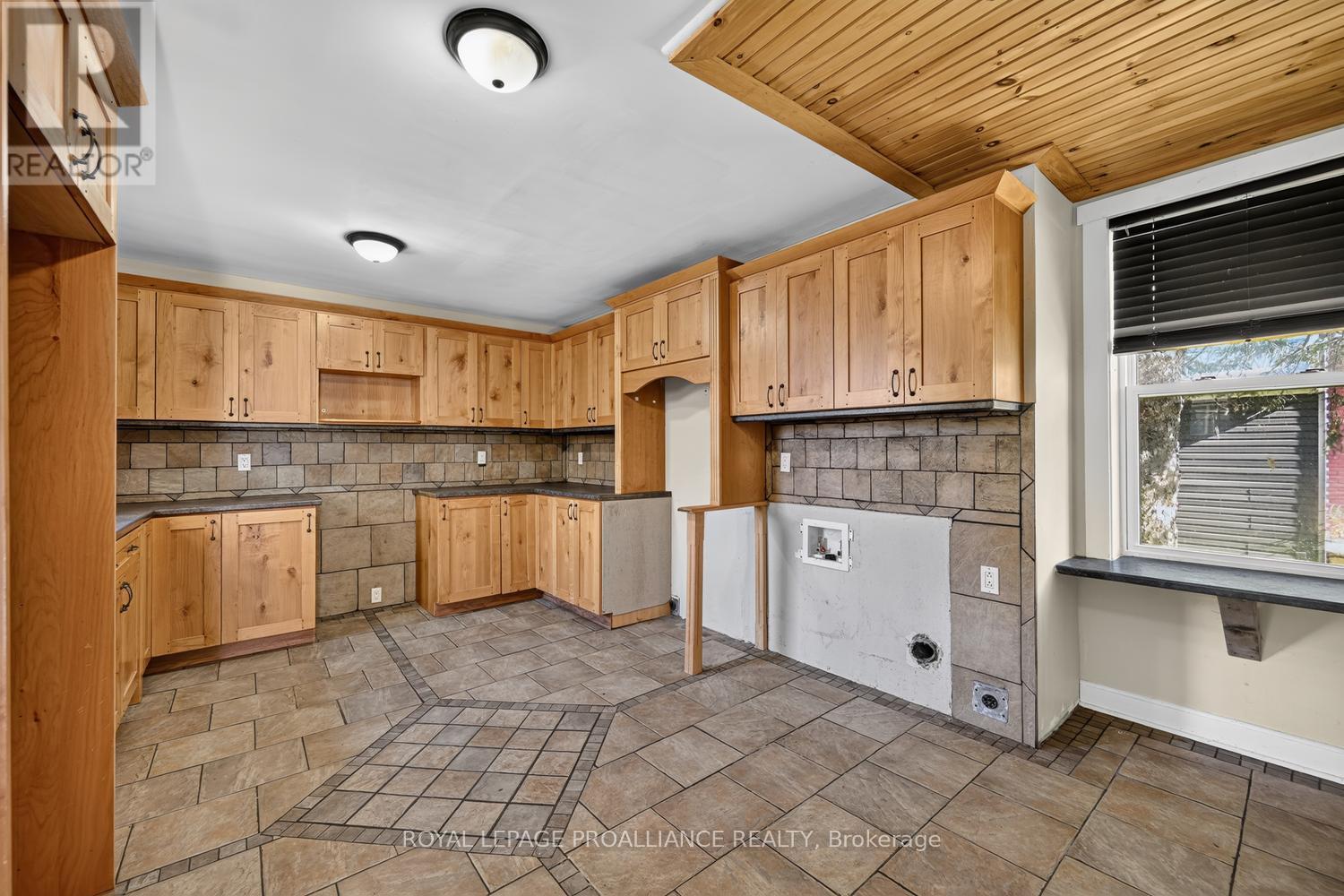 22 ABBOTT STREET, Brockville — photo 10