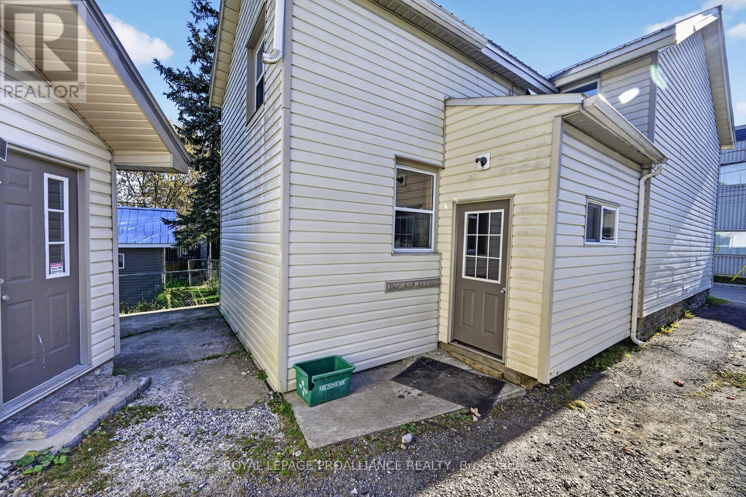 22 ABBOTT STREET, Brockville — photo 3