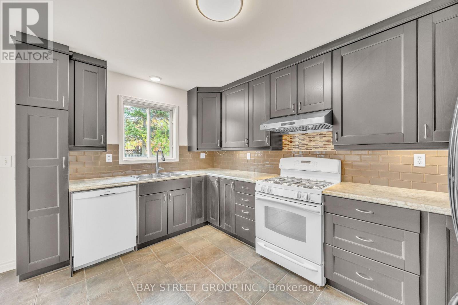 13 Irish Lane, Barrie, ON photo 13