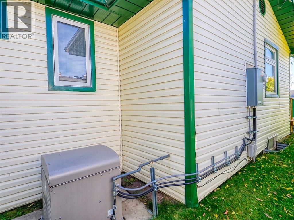 416 11 Avenue N, Three Hills — photo 16