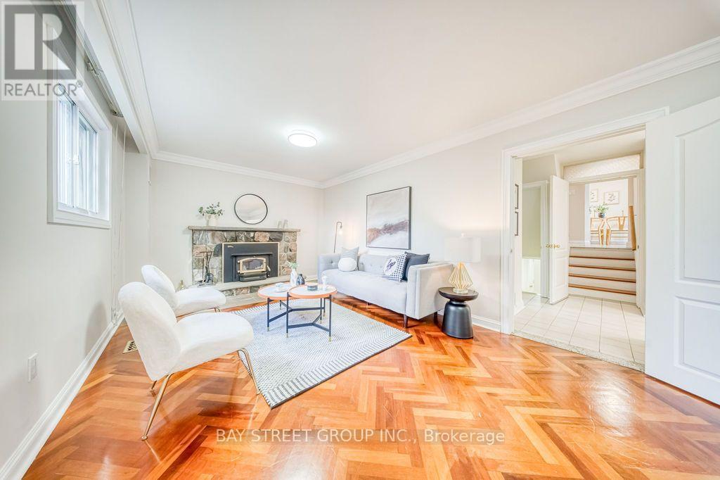 936 Scarborough Golf Clu Road, Toronto, ON photo 17