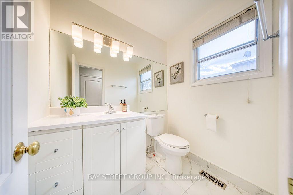 936 Scarborough Golf Clu Road, Toronto, ON photo 21