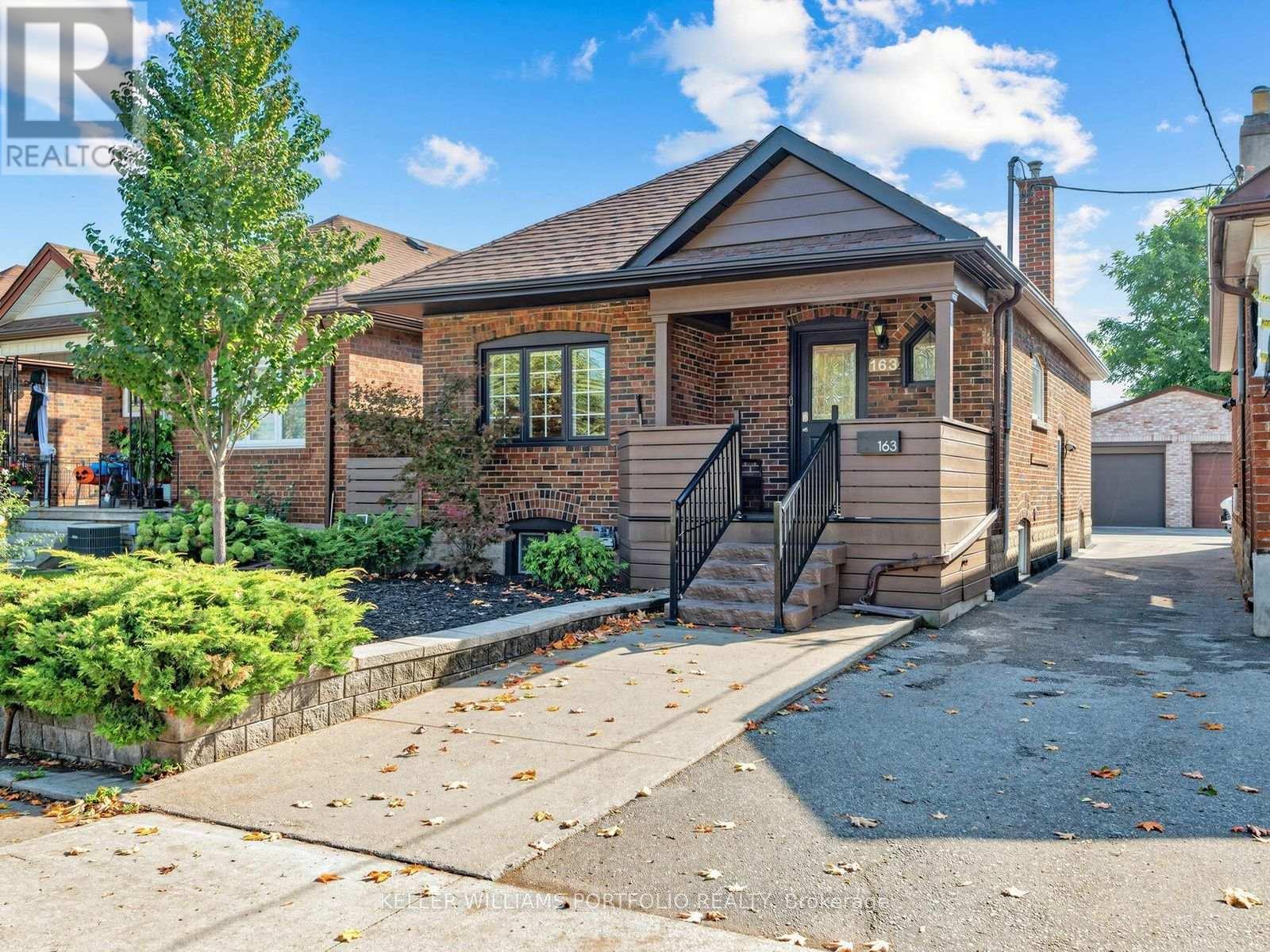 163 LAMBTON AVENUE, Toronto (Rockcliffe-Smythe) — photo 2