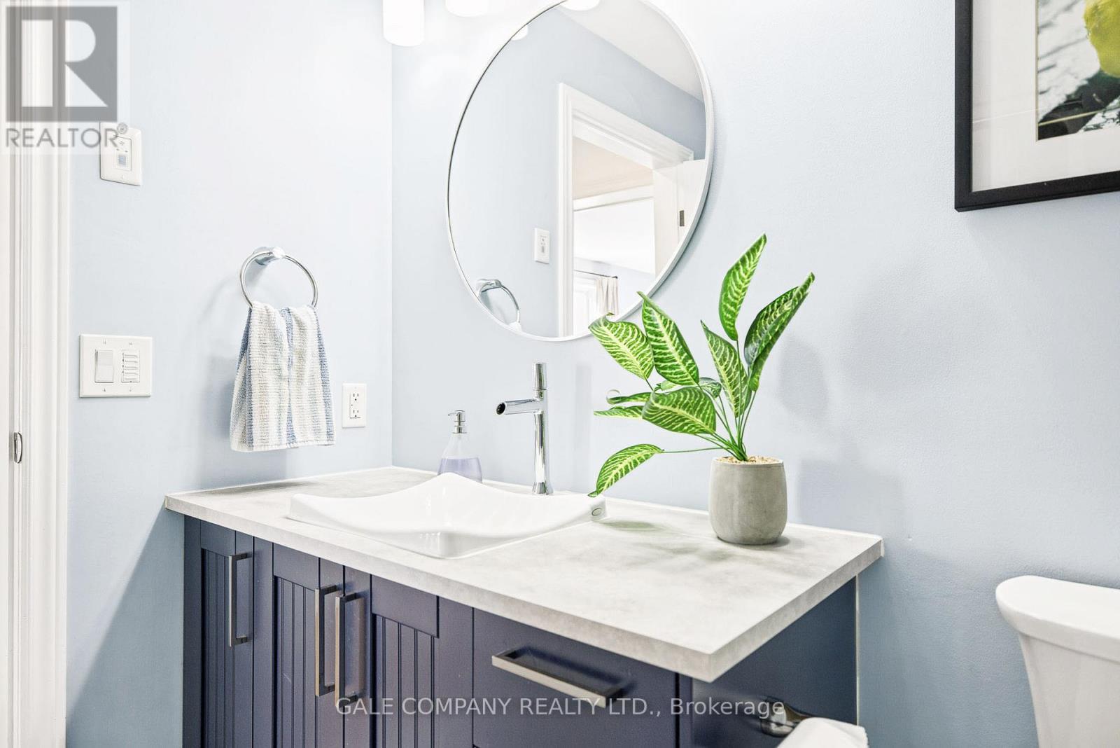 Main bathroom