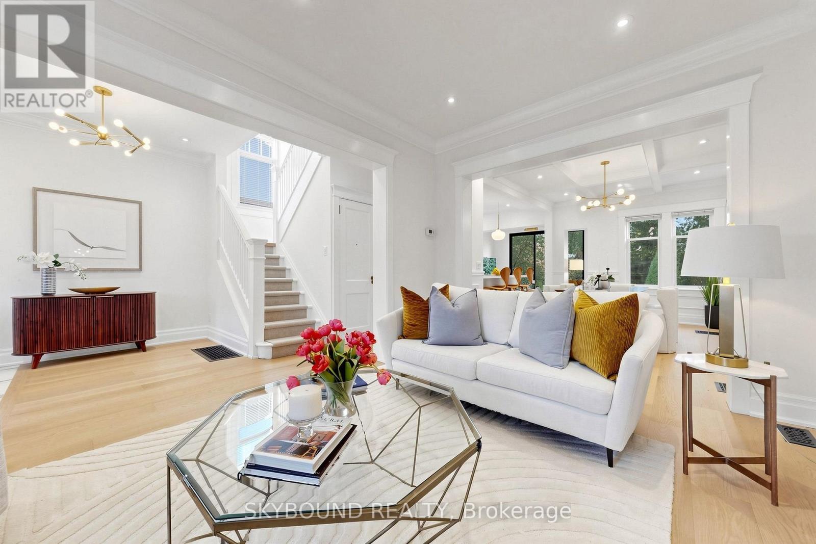 156 Hampton Avenue South, Toronto, ON photo 10
