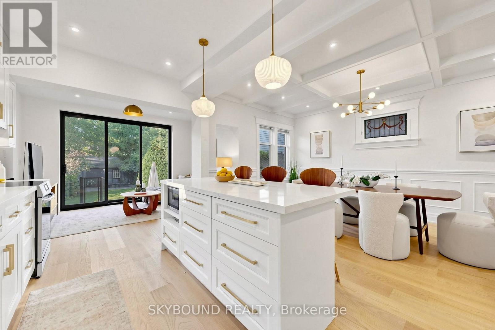 156 Hampton Avenue South, Toronto, ON photo 17