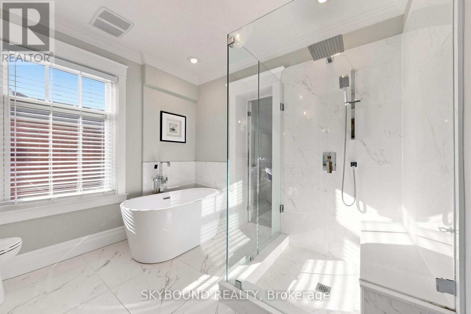 156 Hampton Avenue South, Toronto, ON photo 25
