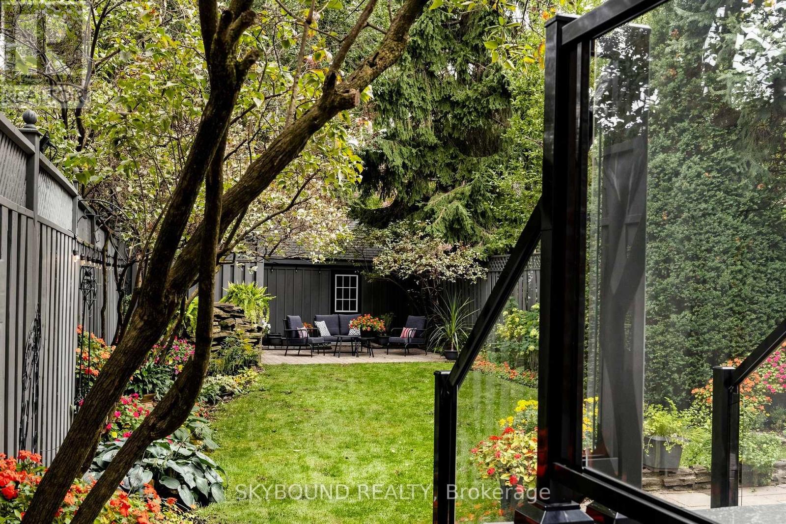156 Hampton Avenue South, Toronto, ON photo 40