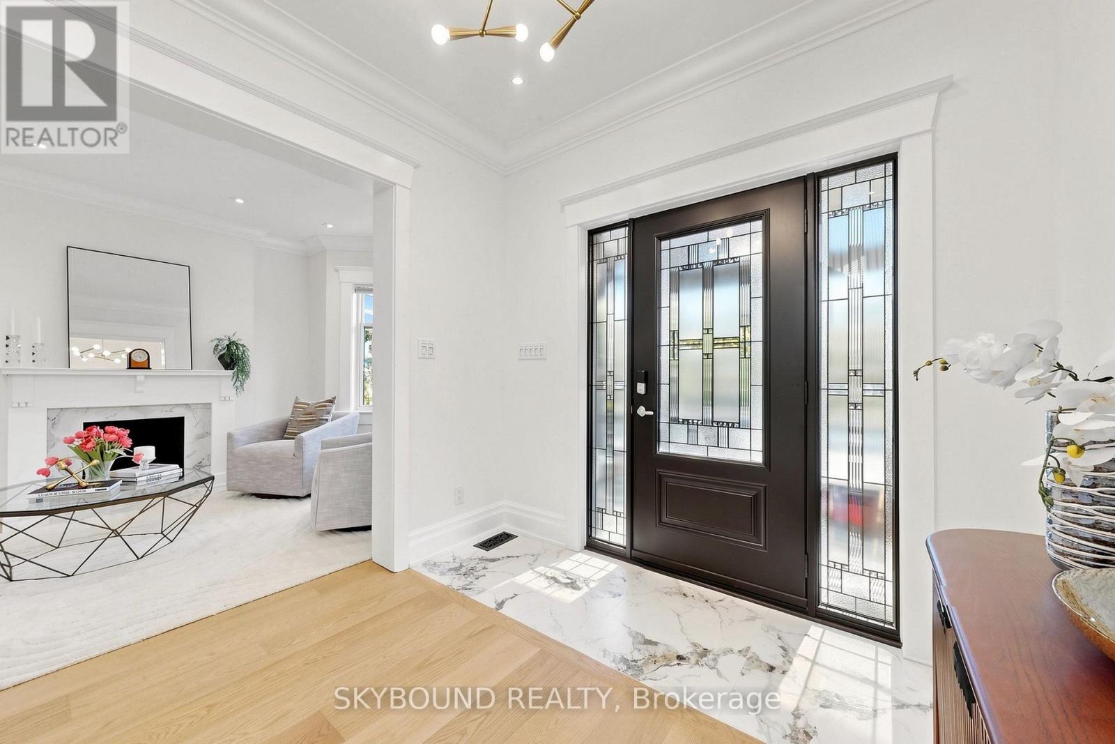 156 Hampton Avenue South, Toronto, ON photo 5