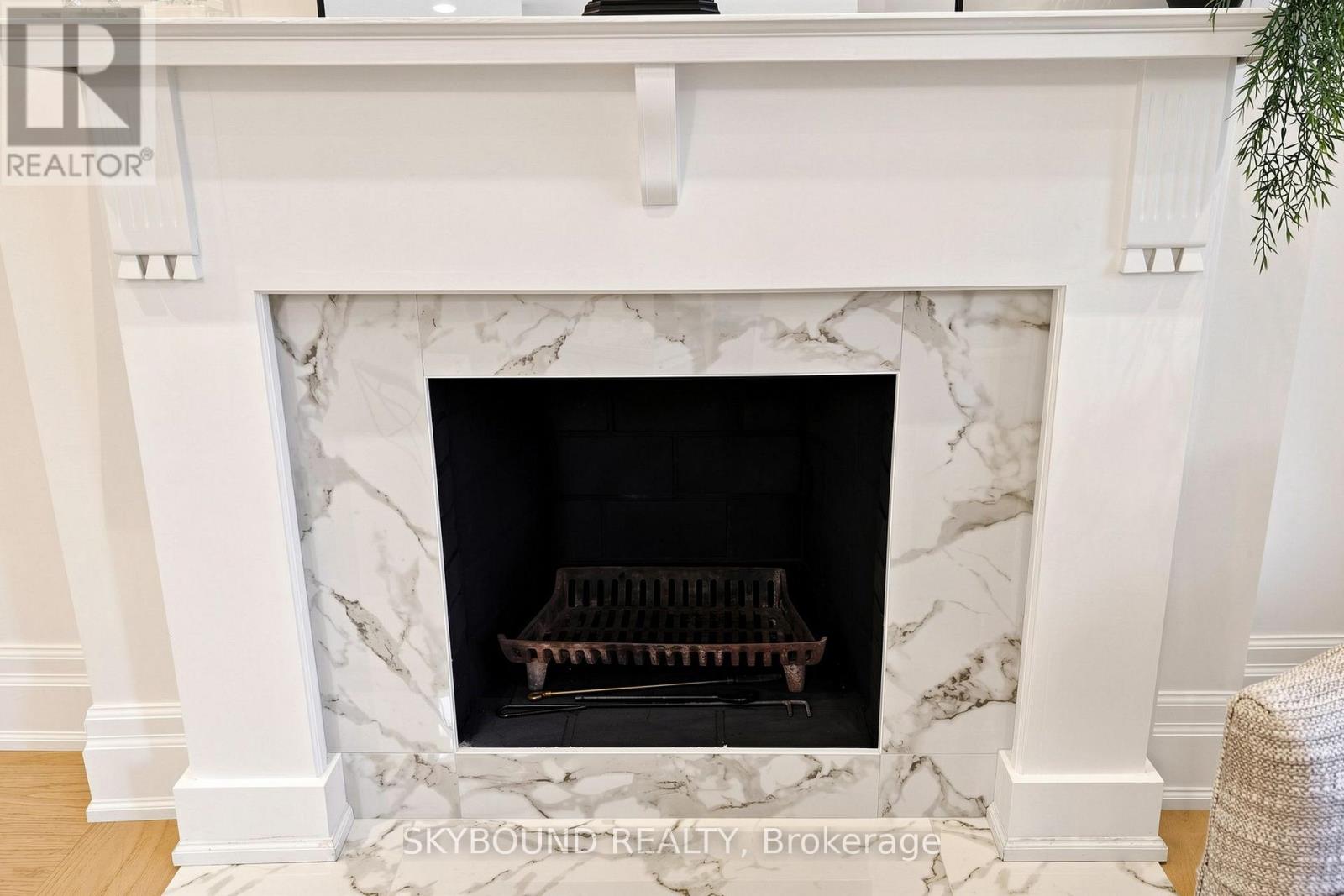 156 Hampton Avenue South, Toronto, ON photo 9