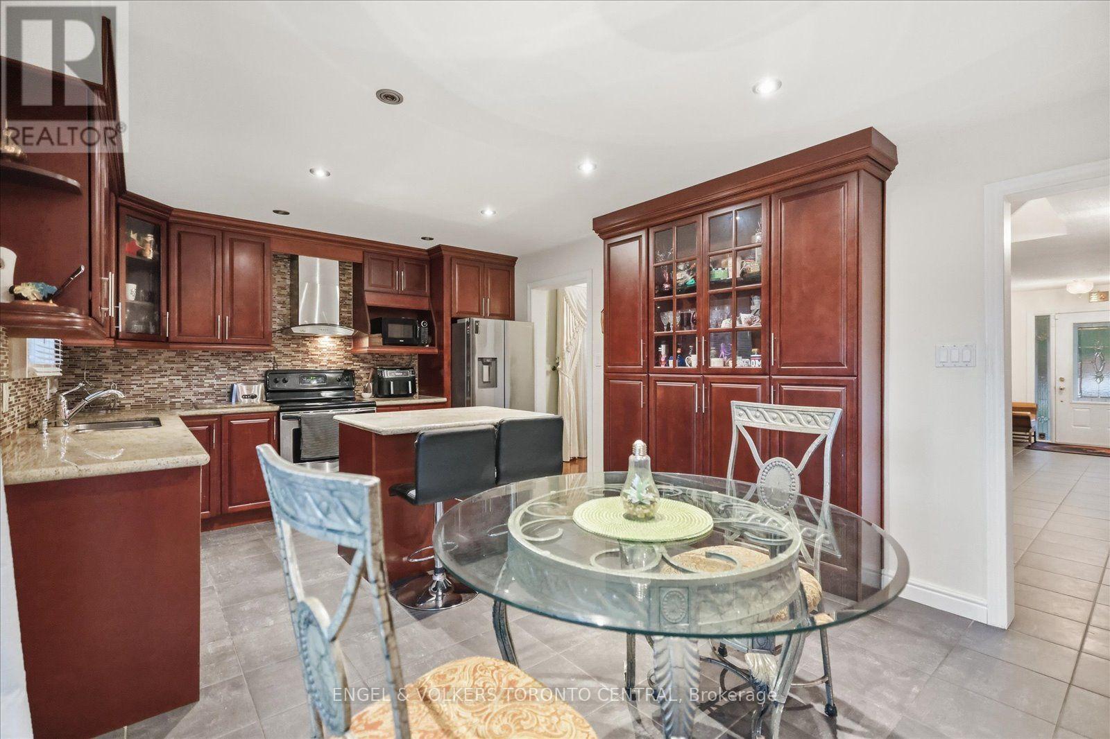 14 Hillman Drive, Ajax, ON photo 11