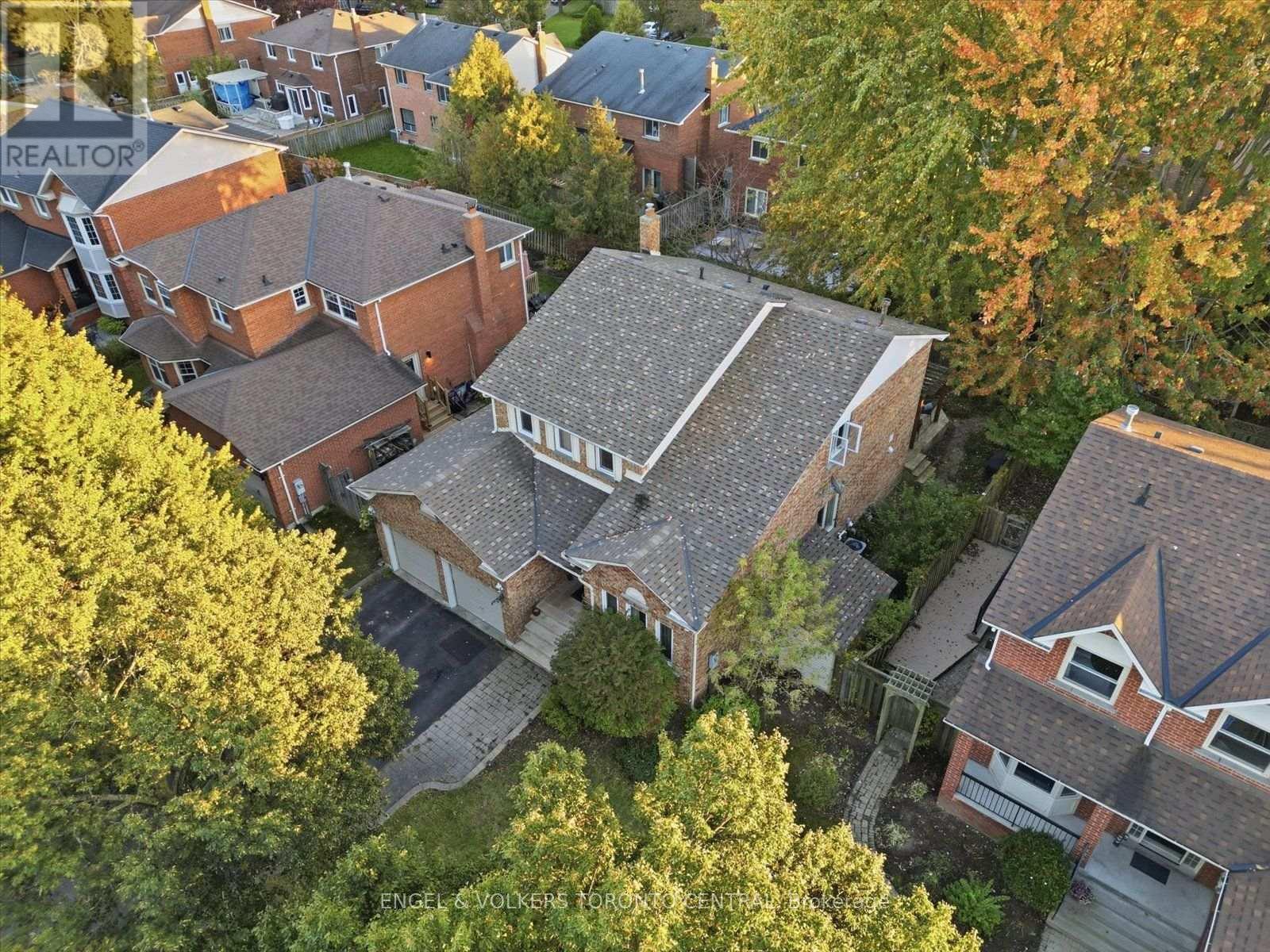 14 Hillman Drive, Ajax, ON photo 3