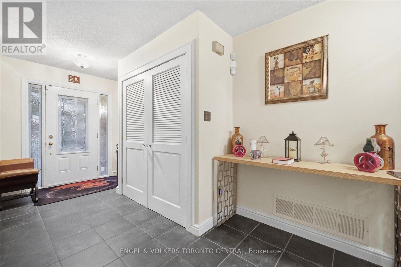 14 Hillman Drive, Ajax, ON photo 4