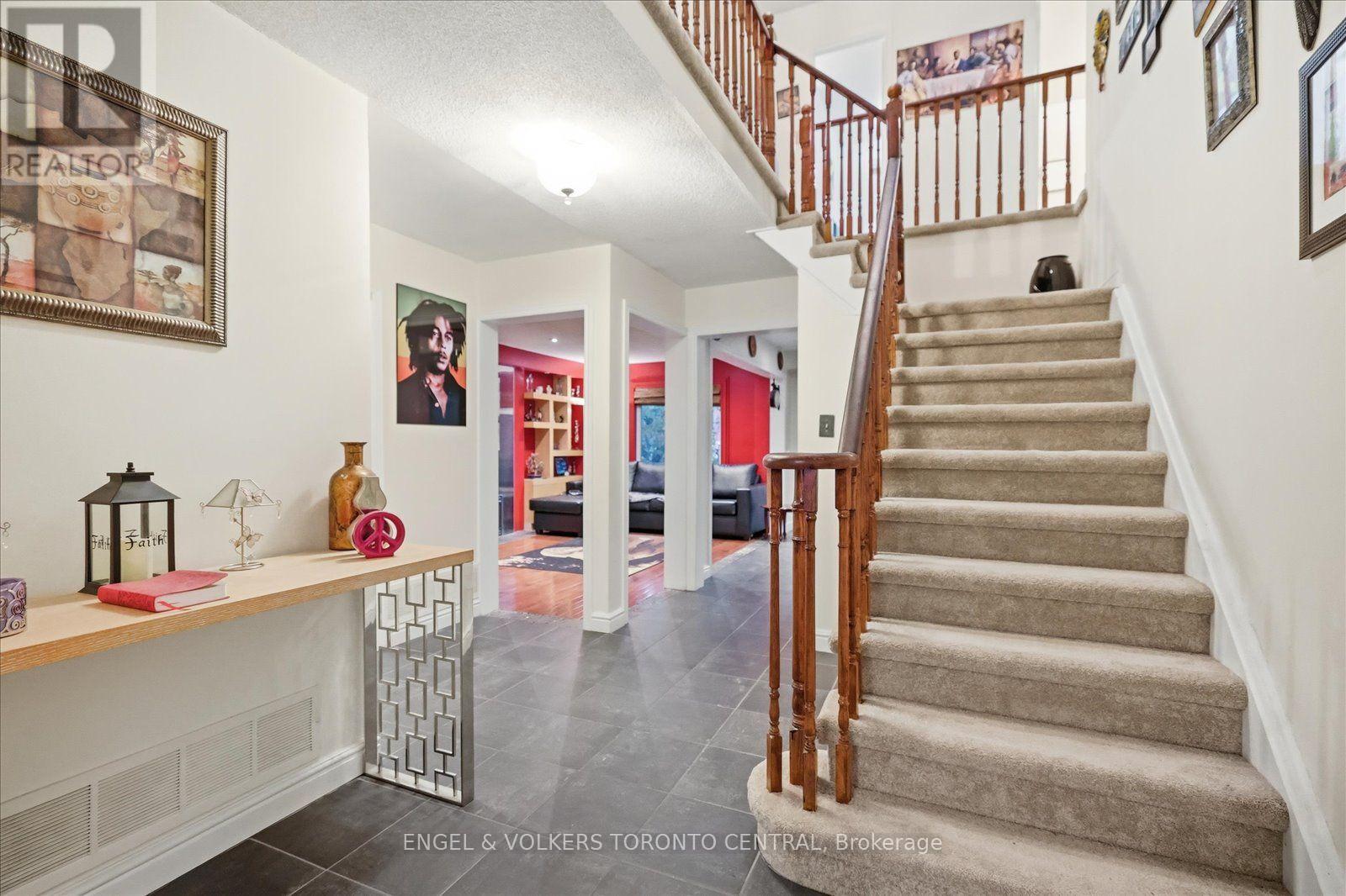 14 Hillman Drive, Ajax, ON photo 6