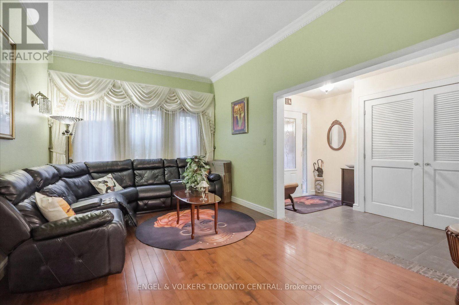 14 Hillman Drive, Ajax, ON photo 7
