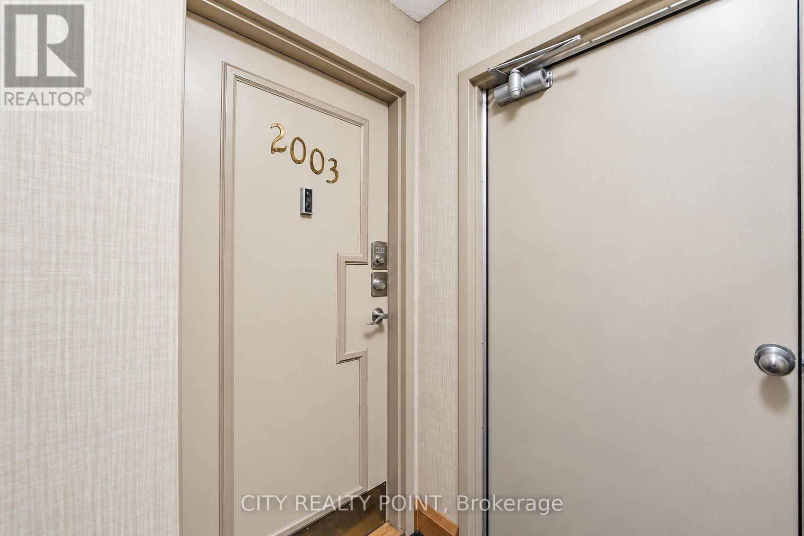 2003- 10 Martha Eaton Way, Toronto, ON photo 4