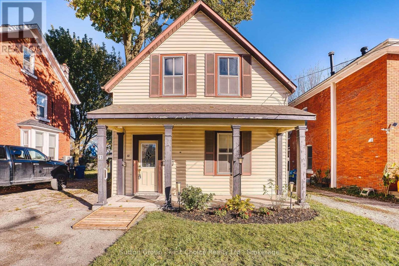 32 Falstaff Street, photo 1 of 18