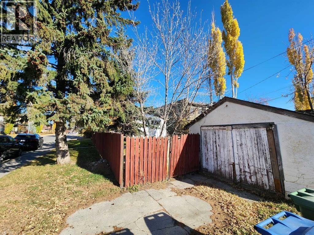 239 30 Avenue NW photo 5