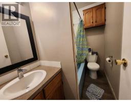 Eat in kitchen - 239 30 Avenue Nw, Calgary, AB T2M2N3 Photo 13