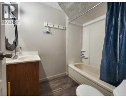 2pc Bathroom - 239 30 Avenue Nw, Calgary, AB T2M2N3 Photo 14
