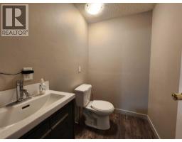 4pc Bathroom - 239 30 Avenue Nw, Calgary, AB T2M2N3 Photo 15