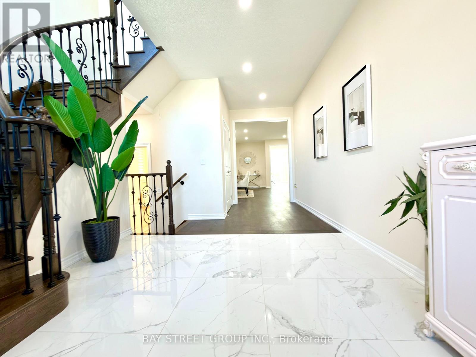 3 MANOR HAMPTON STREET, East Gwillimbury (Sharon) — photo 4
