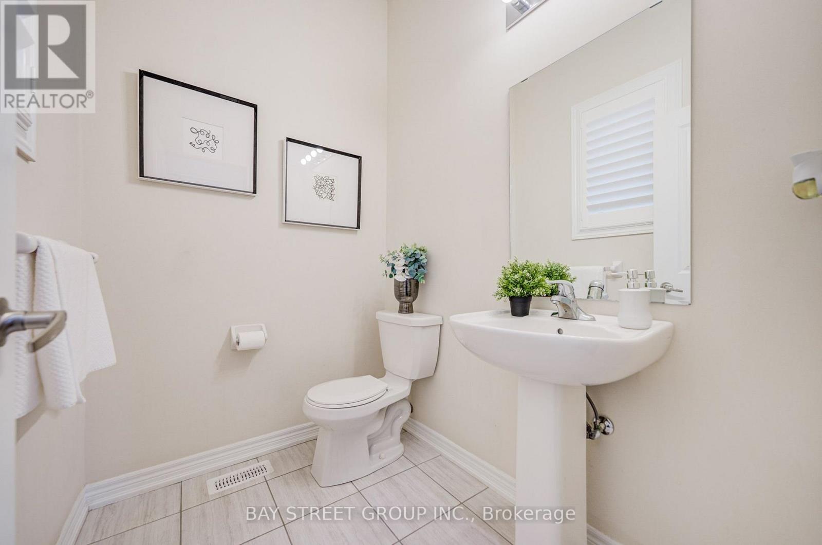 3 MANOR HAMPTON STREET, East Gwillimbury (Sharon) — photo 7