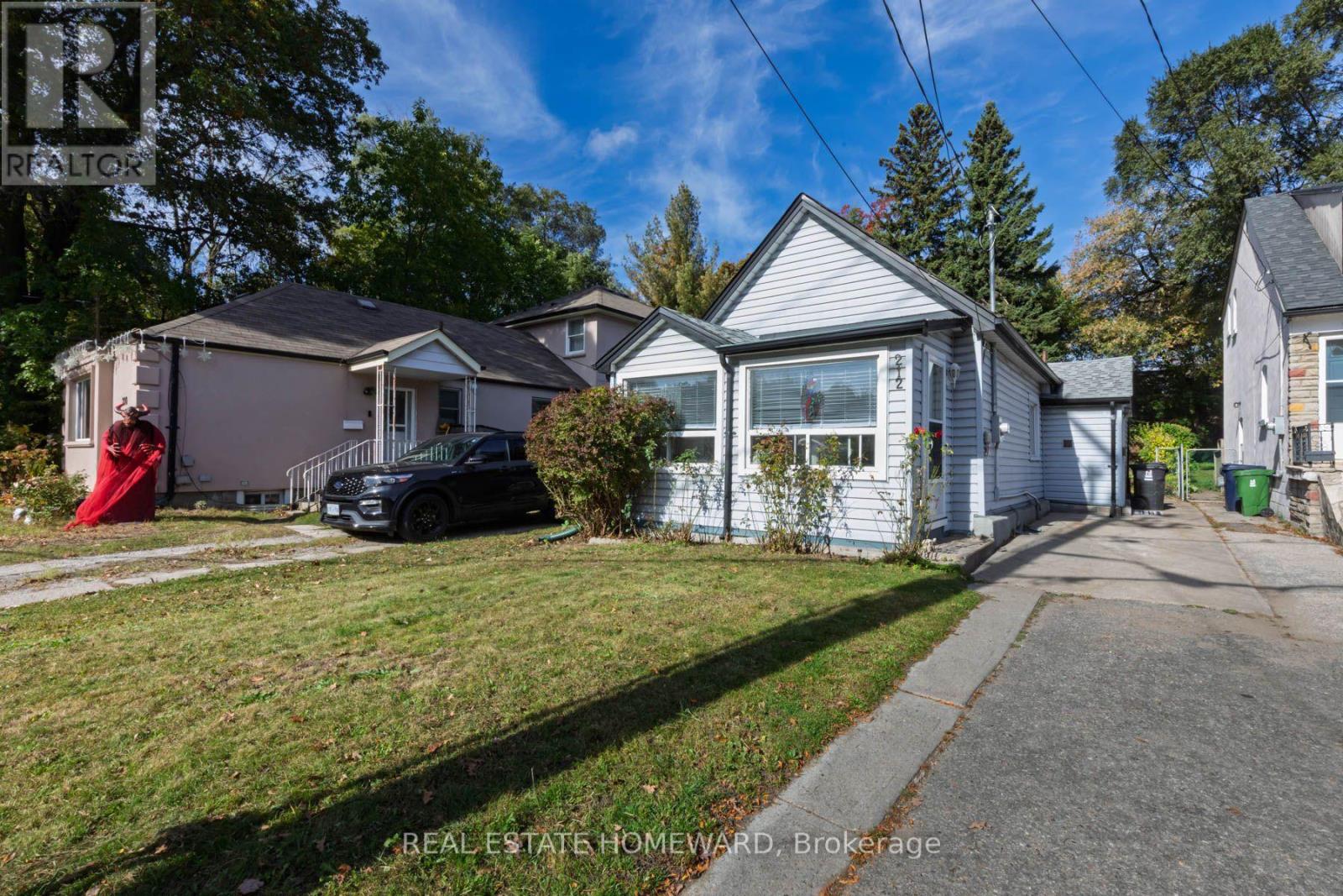 212 Clonmore Drive, Toronto, ON photo 3