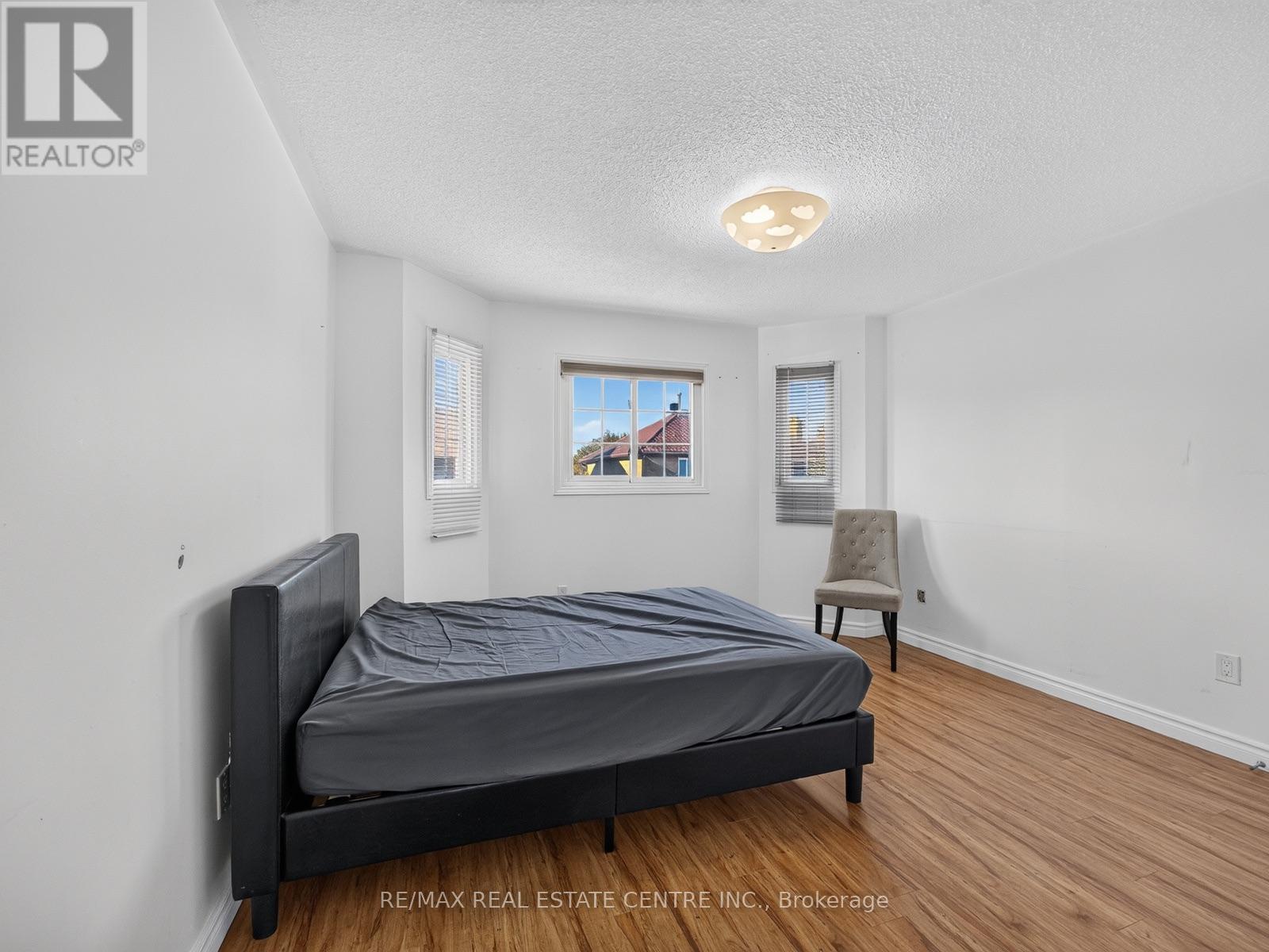 15 Hedgerow Avenue, Brampton, ON photo 22