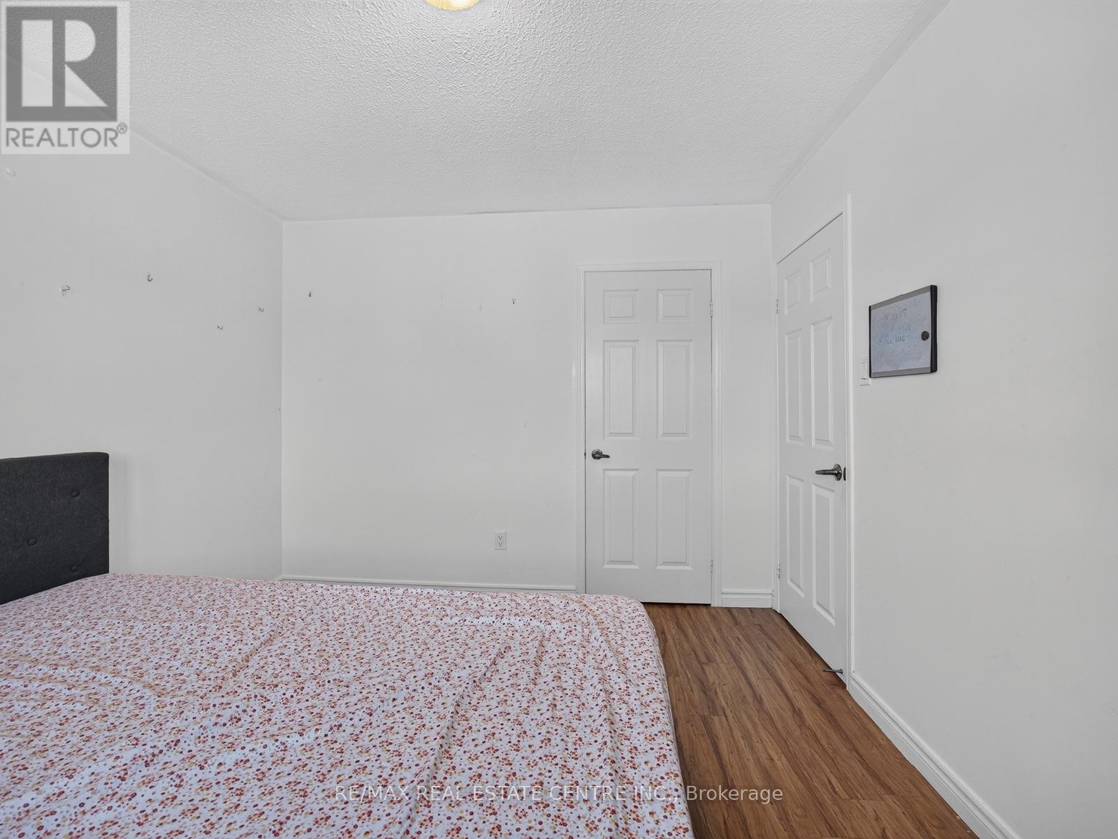 15 Hedgerow Avenue, Brampton, ON photo 27