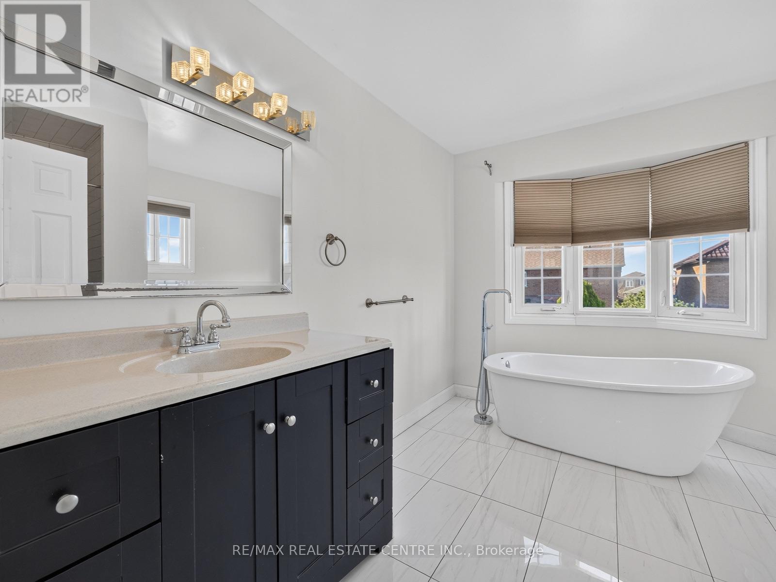 15 Hedgerow Avenue, Brampton, ON photo 34