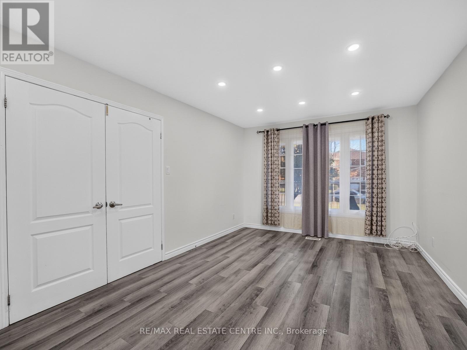 15 HEDGEROW AVENUE - 4