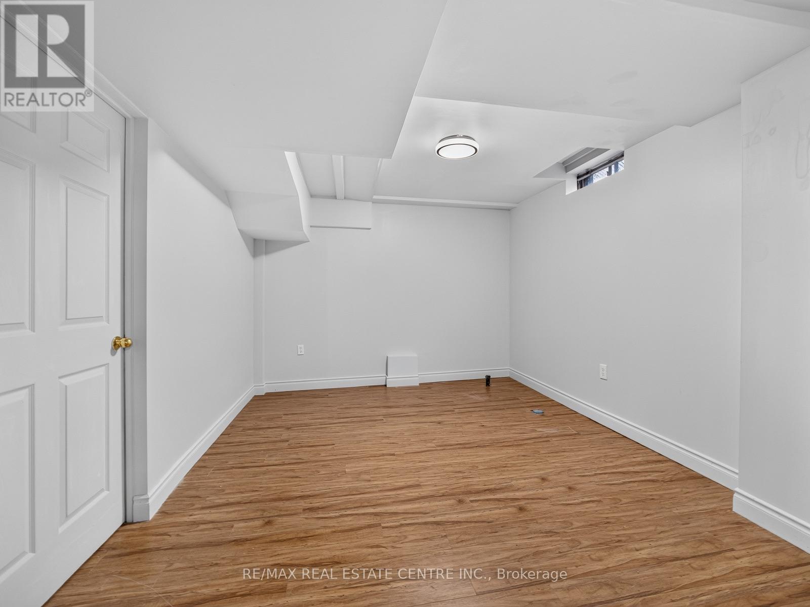 15 HEDGEROW AVENUE - 41