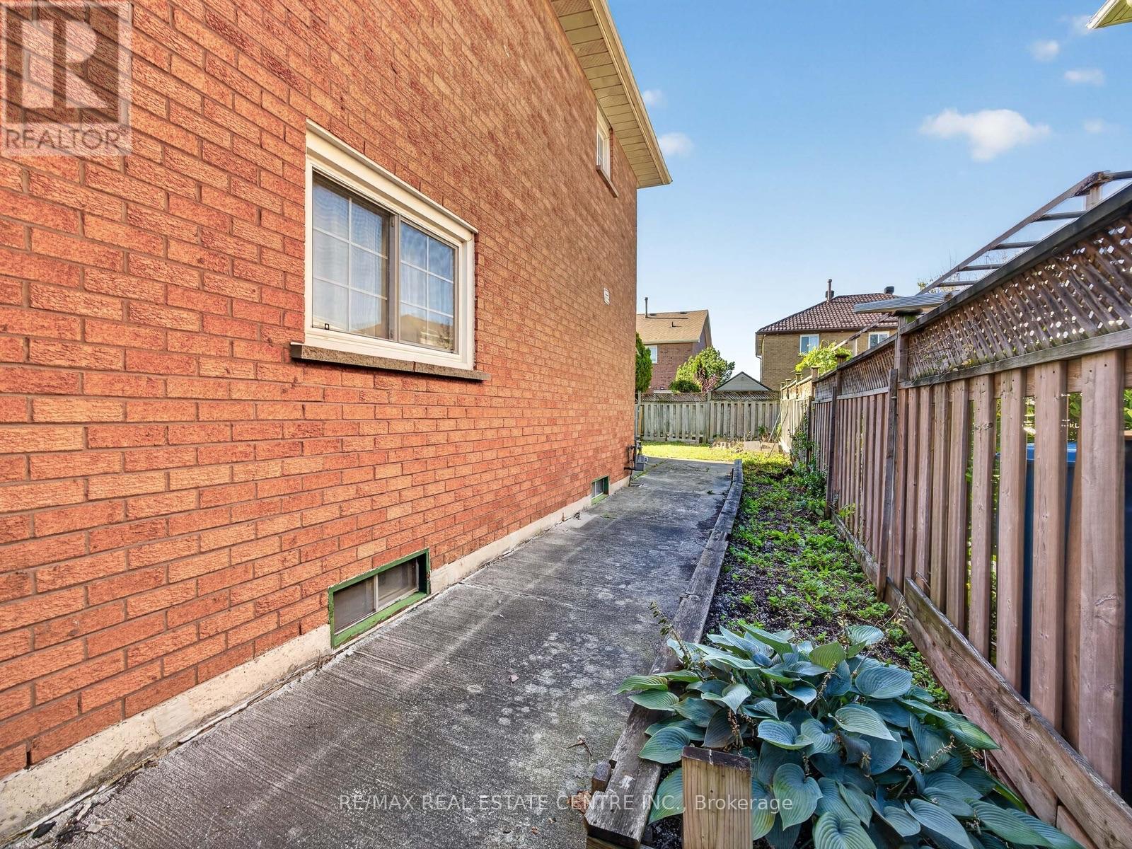 15 HEDGEROW AVENUE - 47