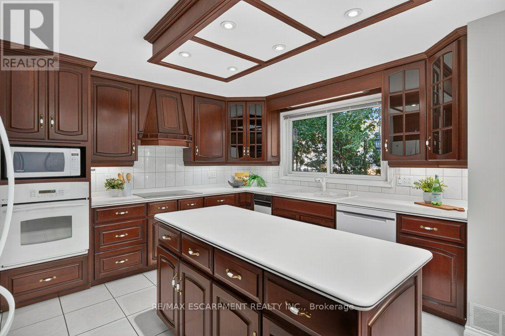 600 Holly Hill Crescent, Burlington, ON photo 14