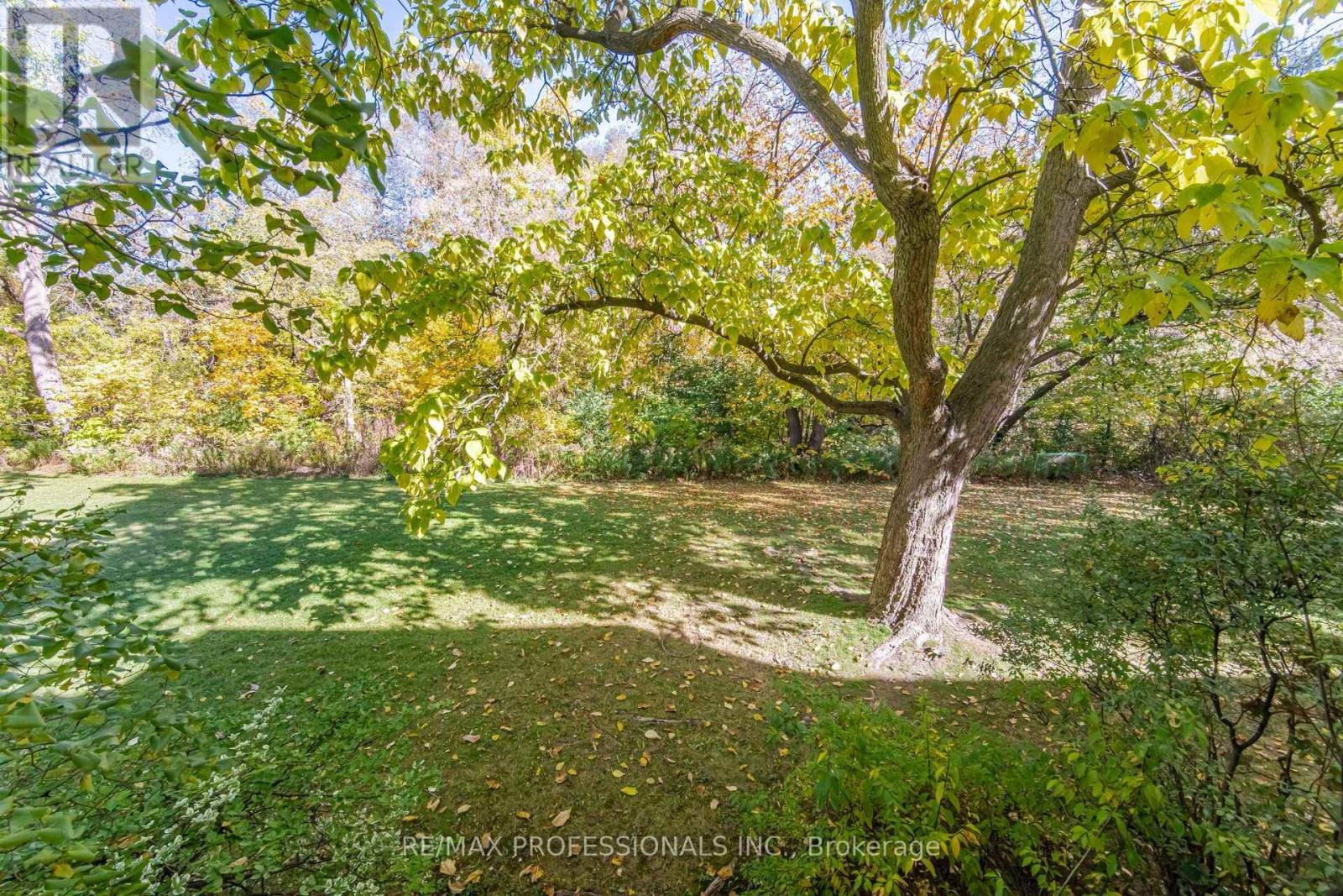 #94 65 OLD BURNHAMTHORPE ROAD - 19