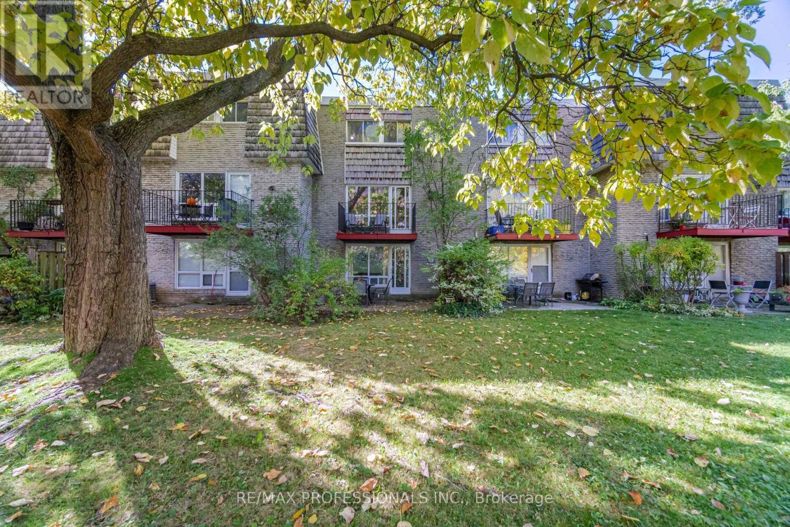 #94 65 OLD BURNHAMTHORPE ROAD - 44