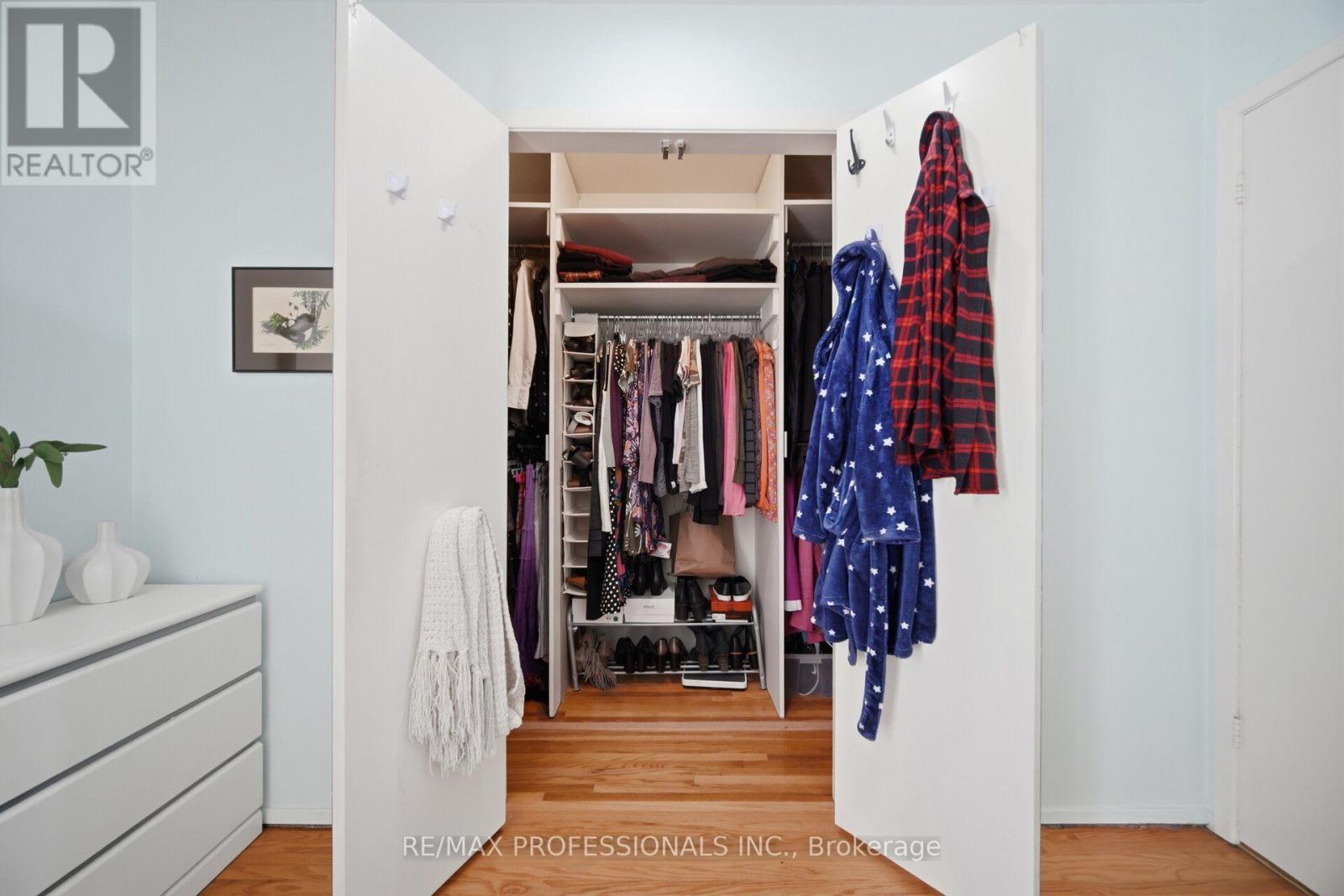 #94 65 OLD BURNHAMTHORPE ROAD - 26