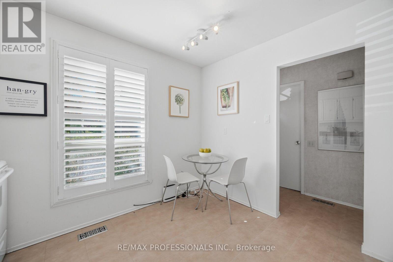 #94 65 OLD BURNHAMTHORPE ROAD - 15
