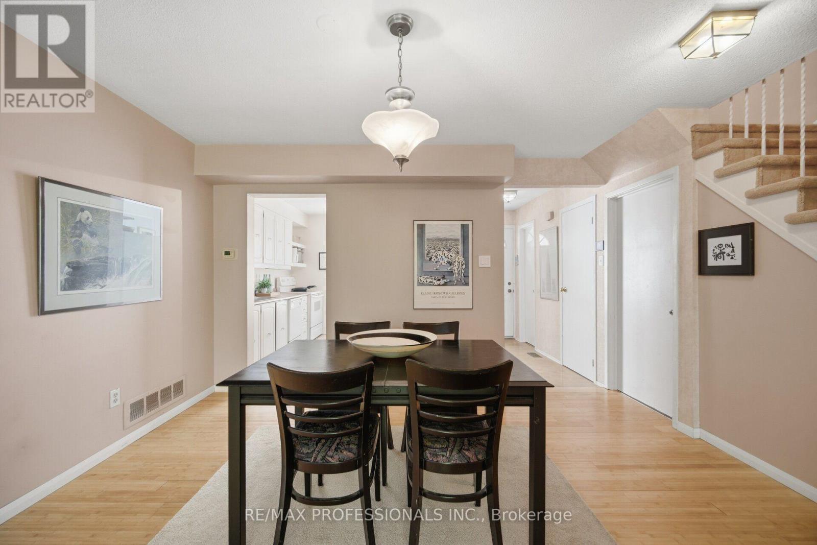 #94 65 OLD BURNHAMTHORPE ROAD - 10