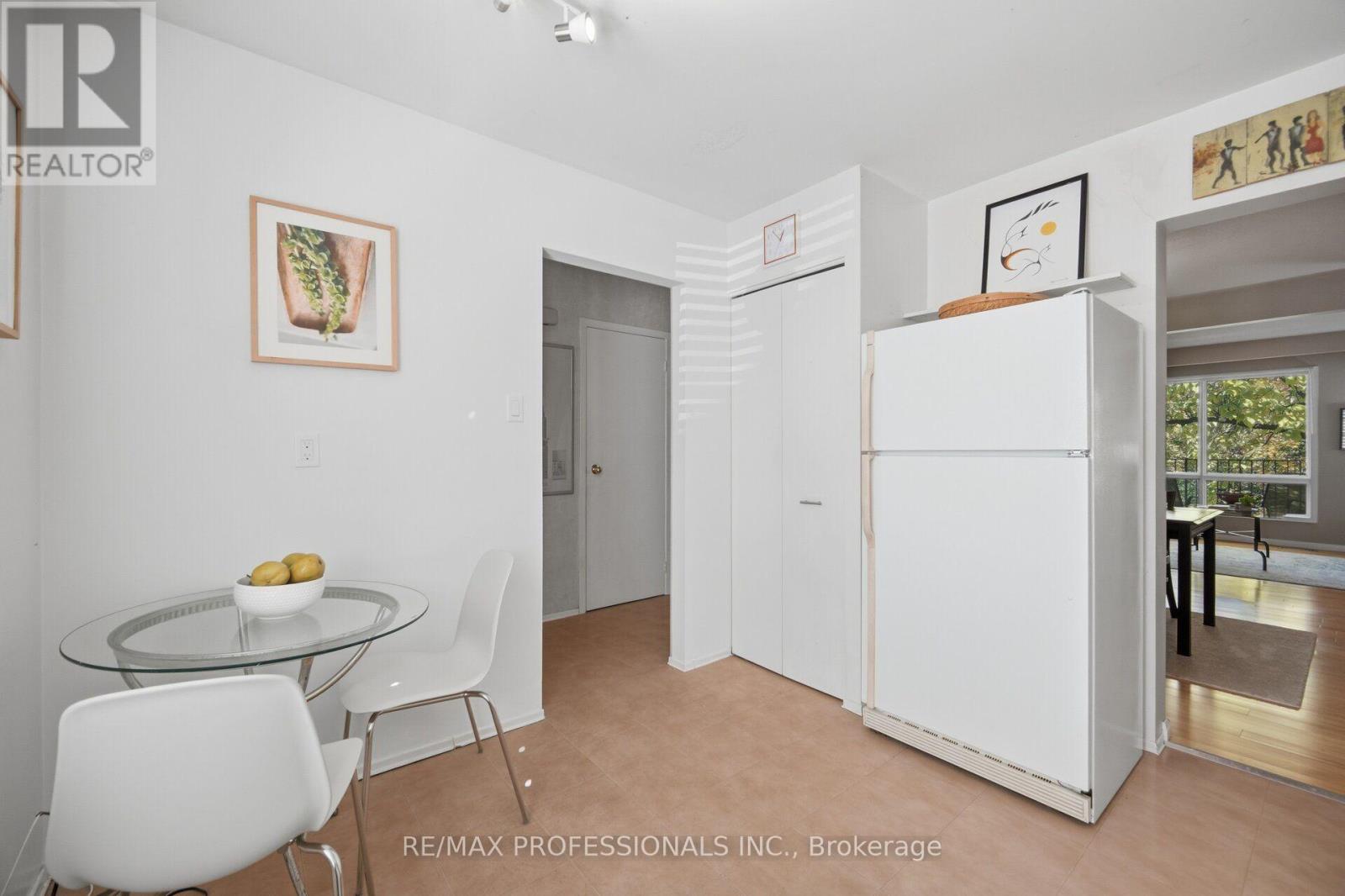 #94 65 OLD BURNHAMTHORPE ROAD - 14