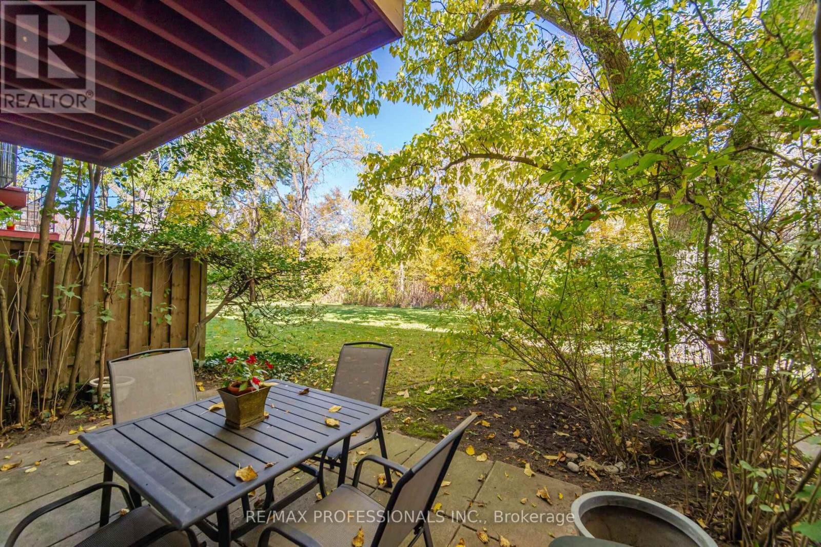 #94 65 OLD BURNHAMTHORPE ROAD - 41
