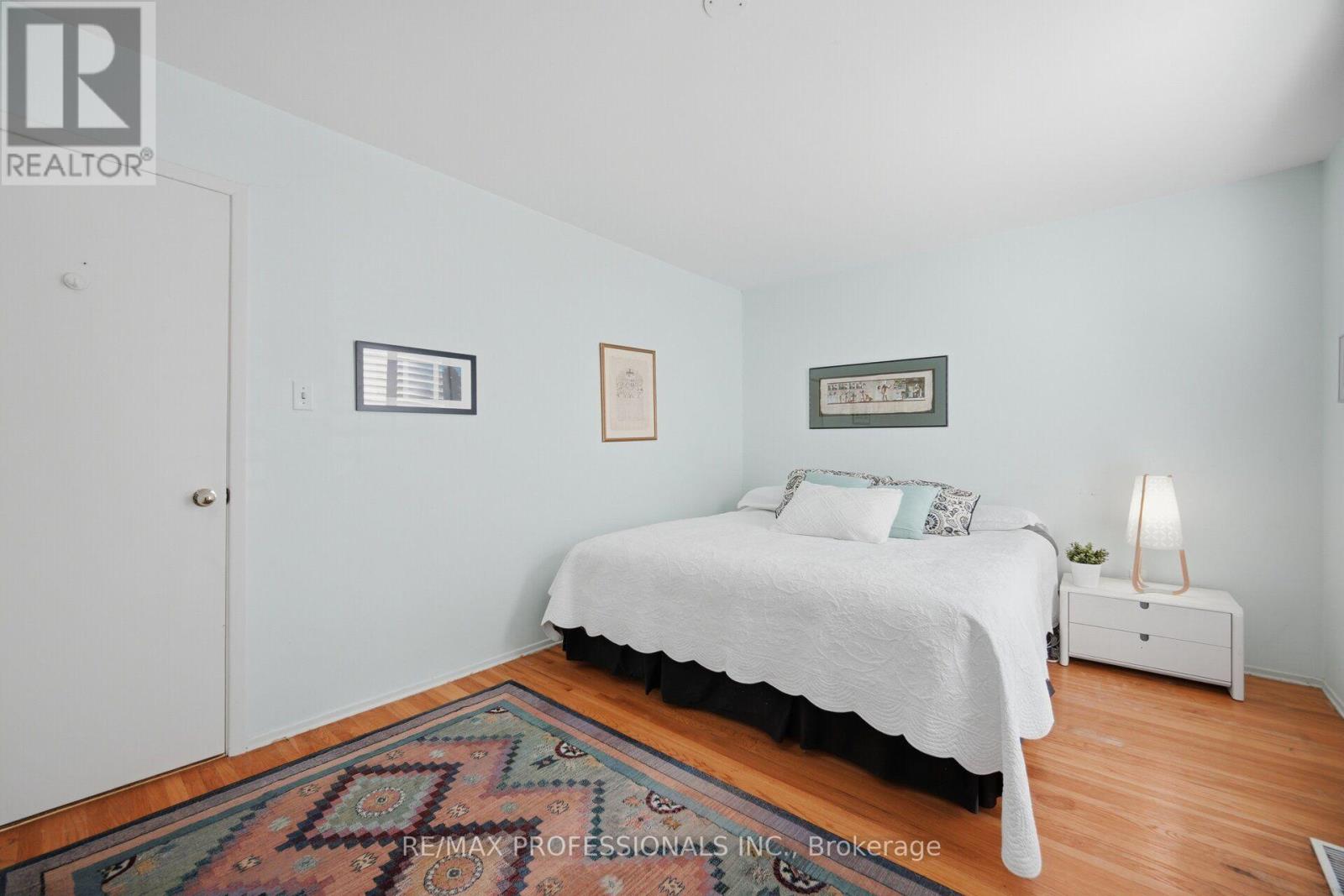 #94 65 OLD BURNHAMTHORPE ROAD - 27