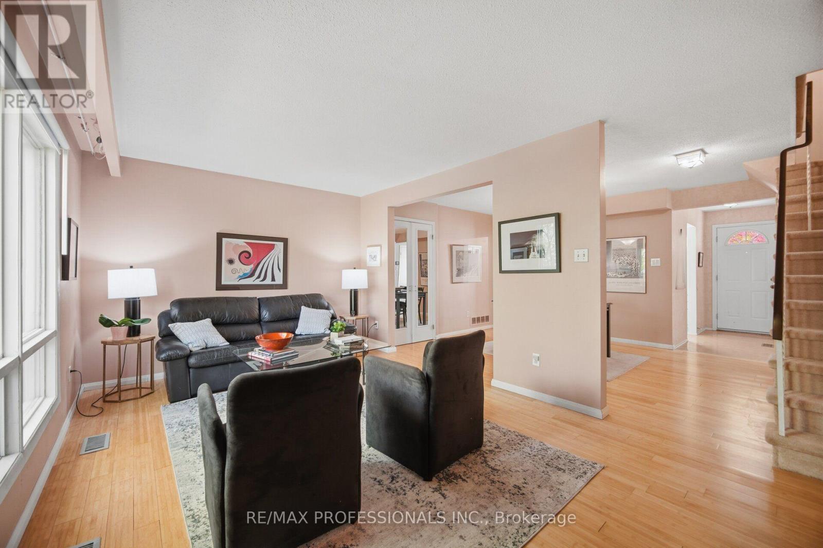 #94 65 OLD BURNHAMTHORPE ROAD - 8