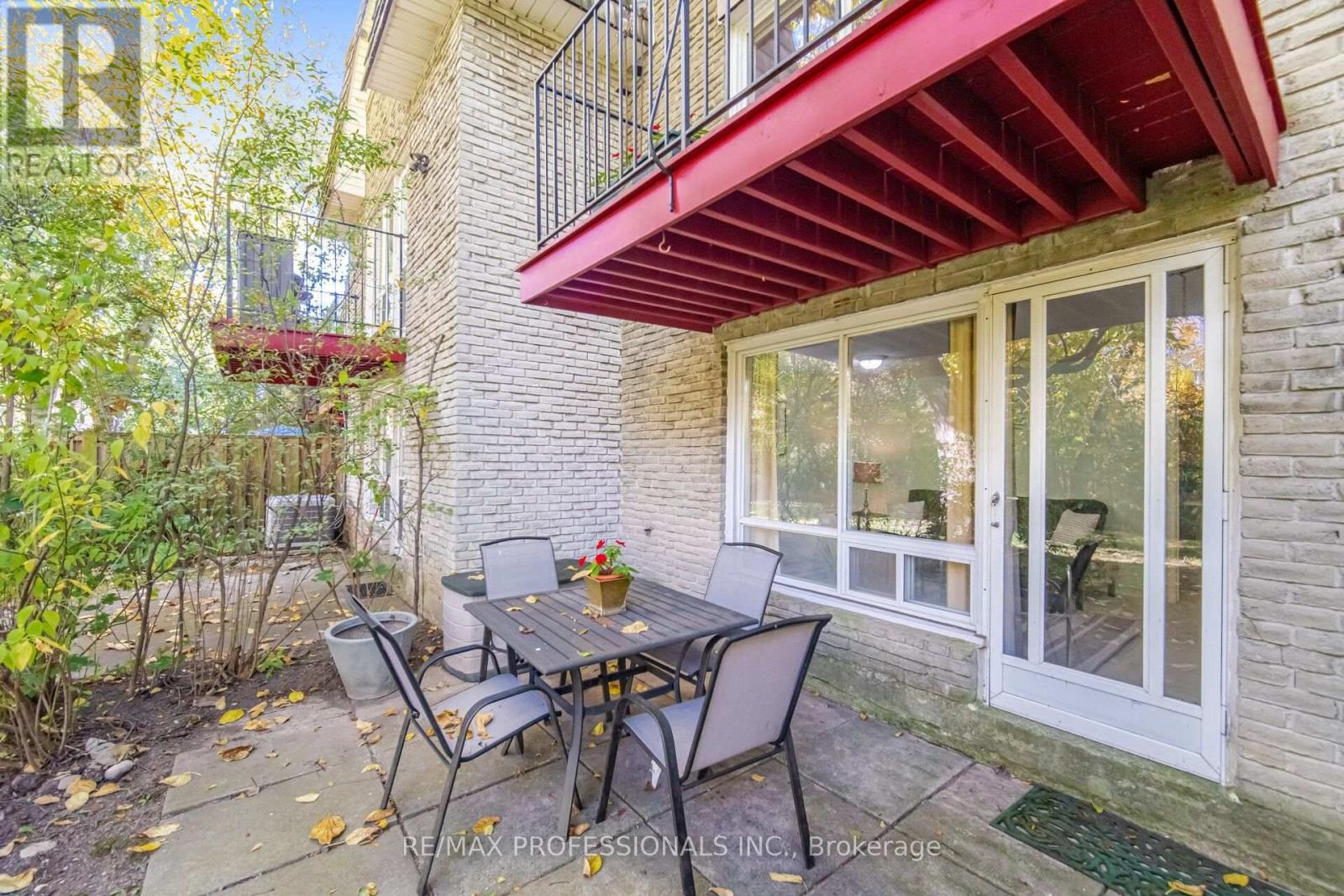 #94 65 OLD BURNHAMTHORPE ROAD - 39