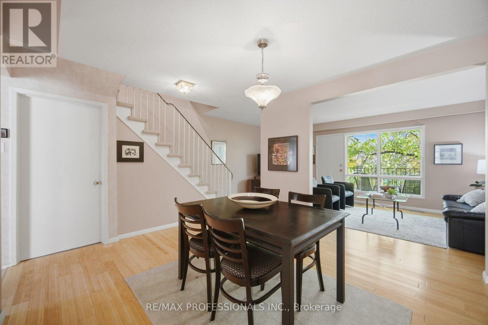 #94 65 OLD BURNHAMTHORPE ROAD - 11