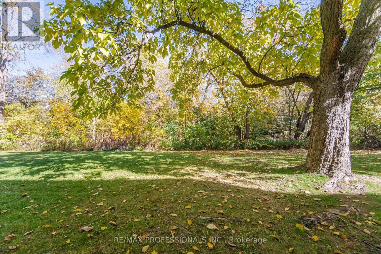 #94 65 OLD BURNHAMTHORPE ROAD - 42