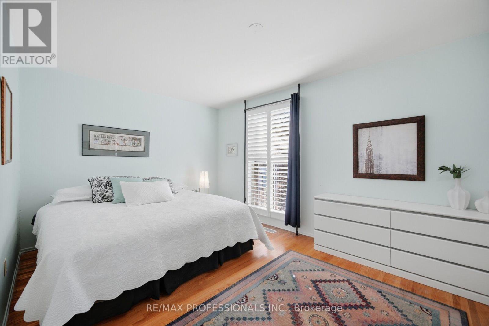 #94 65 OLD BURNHAMTHORPE ROAD - 24
