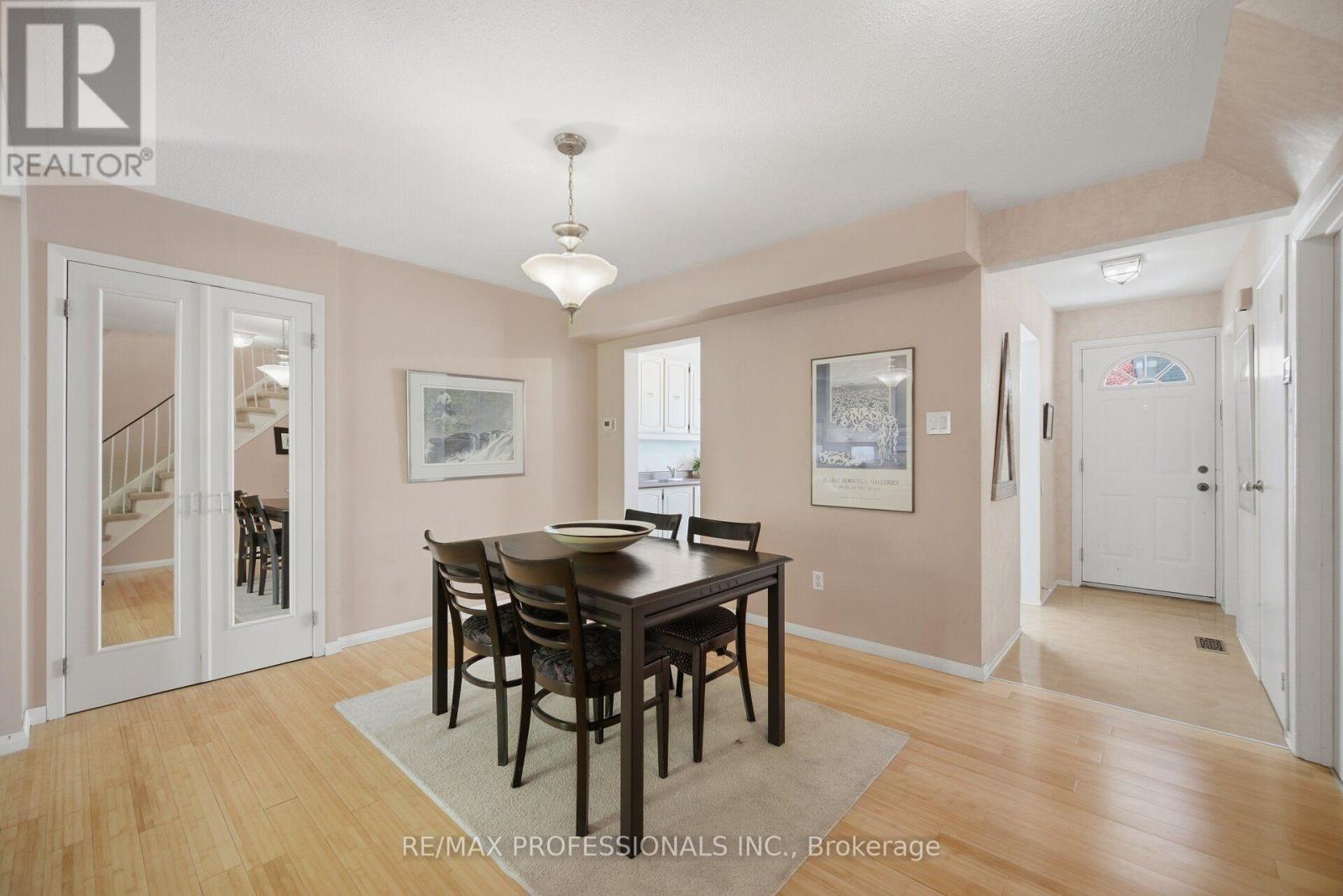 #94 65 OLD BURNHAMTHORPE ROAD - 9