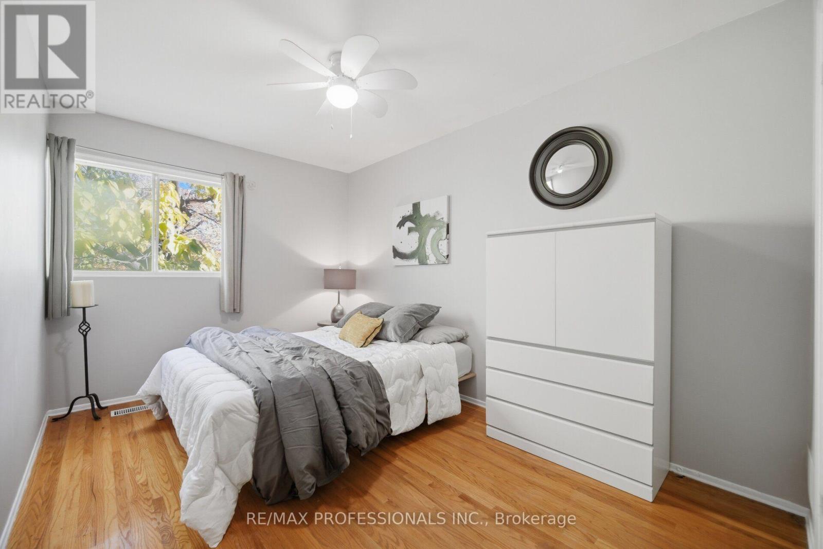#94 65 OLD BURNHAMTHORPE ROAD - 28